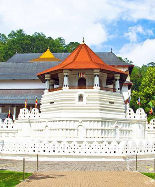 Tours Sri Lanka - Temple of the Sacred Tooth Relic